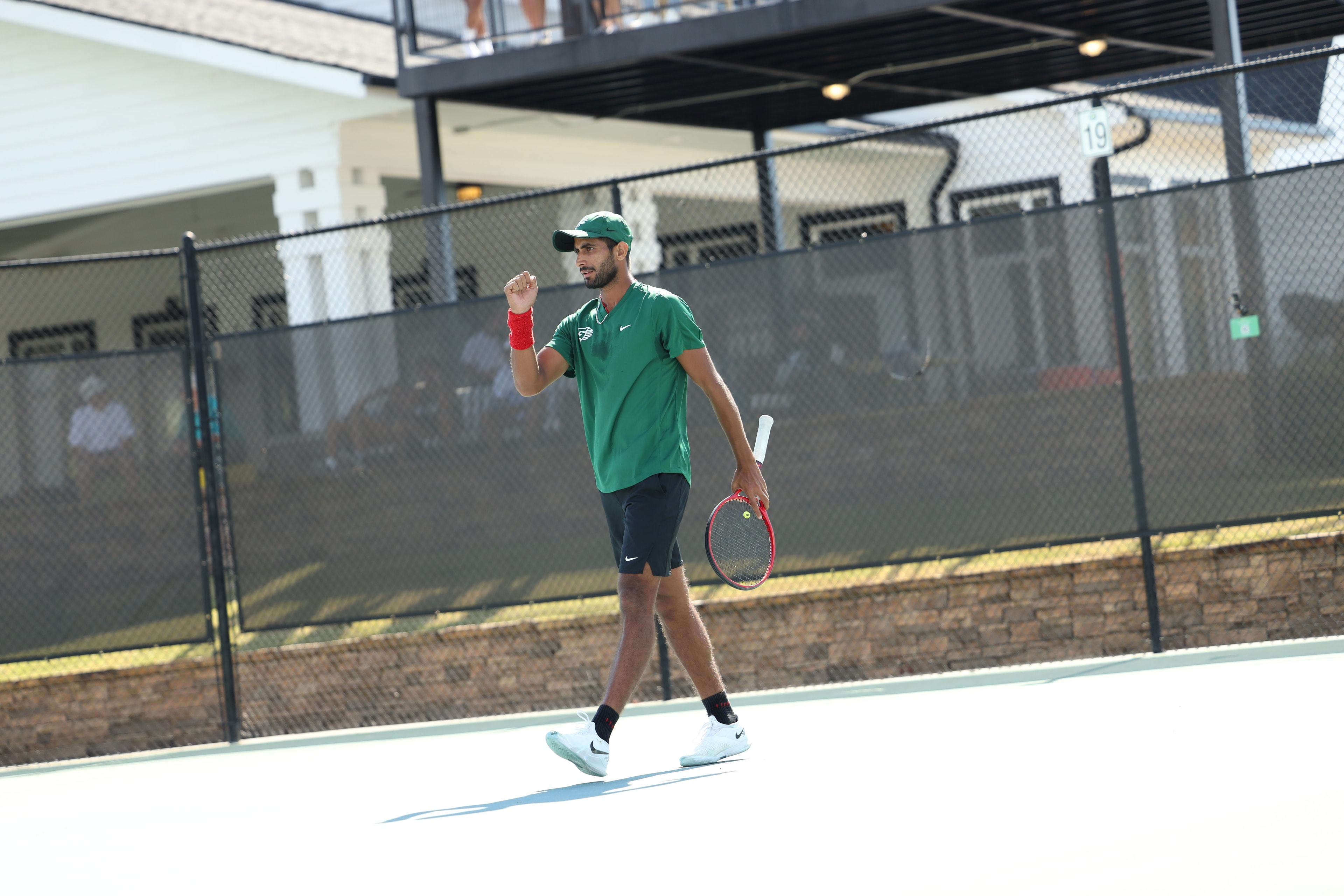 Paras coaching a junior tennis player